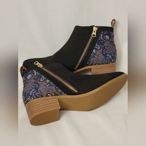 Inkkas Grove Booties Size 9